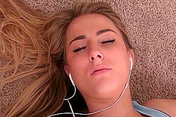 Girlsgettingsleepy Nap With Victoria
