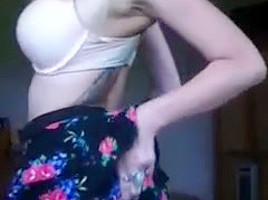 Gorgeous natural babe strip and tease selfie