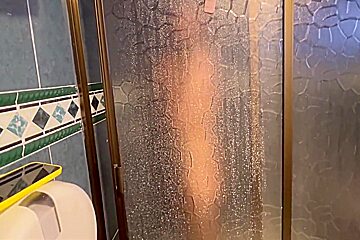 Grabo A Puta Rubia Del Trabajo Masturbandose En El Bano  5 Min