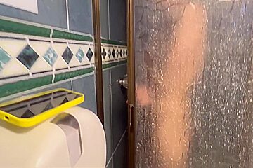 Grabo A Puta Rubia Del Trabajo Masturbandose En El Bano  5 Min