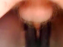 Gros pervers deboite une black