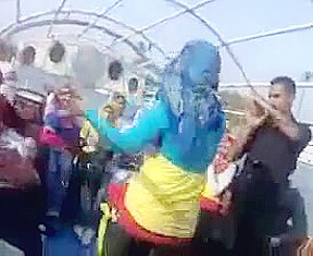 Hijabi big booty twerks