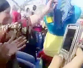 Hijabi big booty twerks