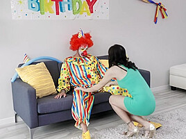 Horny Clown Dick Down - MYLF