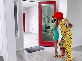 Horny Clown Dick Down - MYLF