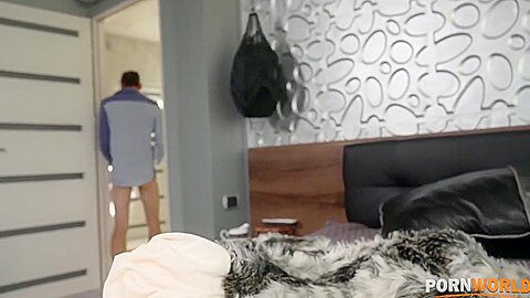 Horny Rich Girl Alyssa Bounty Enjoys A Dp From Her Servants