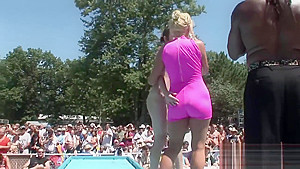 Hot Bombshells Show Off Their Amazing Bodies