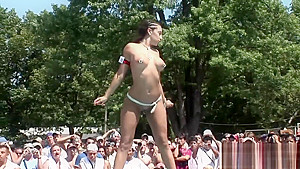 Hot Bombshells Show Off Their Amazing Bodies