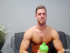 Hot Muscular Guy Webcam Masturbation
