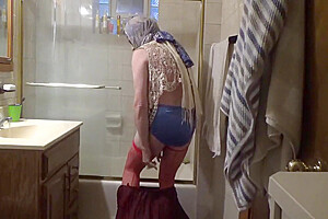 Housewife Sveta In Bathroom  2021-01-25