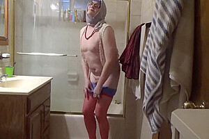 Housewife Sveta In Bathroom  2021-01-25