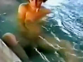 Husband films wife fucking bathing and sucking !