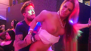 Ideal lookers give head and enjoy screwing and gangbang