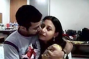 Indian amateur pair filming their copulation on camera