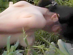 Japanese babe fucked in a farm field - Pompie
