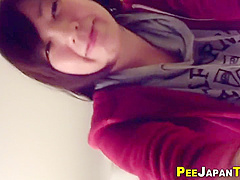 Japanese teen 18+ Collects Pee