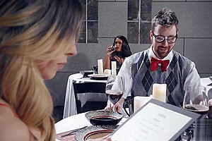 Khloe Kays hot date