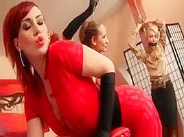 Kinky Bitch Getting Wam In Threesome