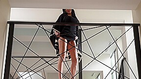 Laura, 34 years old, perfumery saleswoman in Paris and crazy about sex!