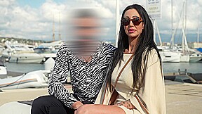 Laura, 34 years old, perfumery saleswoman in Paris and crazy about sex!