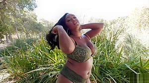 Layton Benton Arranges Her Pussy