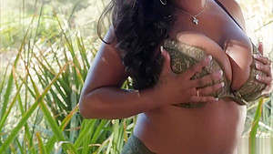 Layton Benton Arranges Her Pussy