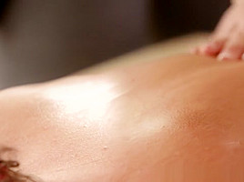Lesbian Masseuse Toying Dyke Before Oralsex