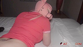 Leya gets a piggy welcome with Sabien, Gemini and Aspen