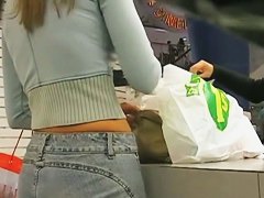 Megan Fox level sexiness of a blonde in a candid street mall video