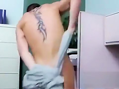 Meu Novo Colega de Trabalho Tem Um Rabo Delicioso!