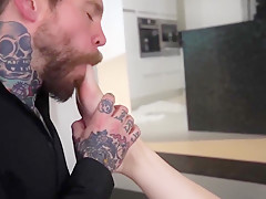 Mia Split In Feet Seduction