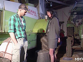 Mmvfilme - Bent Over A Tractor