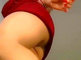 Moist Beauty Shows Cameltoe