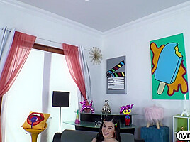 NYMPHO Savannah Sixx wants to fuck