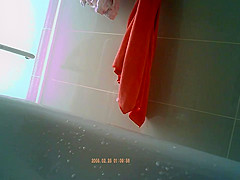 Nerdy asian naked in de shower