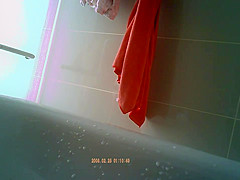 Nerdy asian naked in de shower