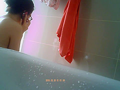 Nerdy asian naked in de shower