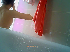 Nerdy asian naked in de shower