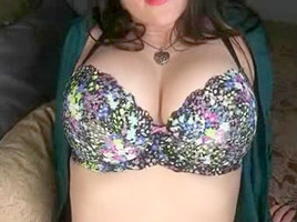 Older slut rubs her fanny with great passion
