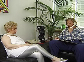 Oma Weib Immer Was Uns Gut Tut (scene03)