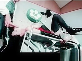 Orgasmic Snatch Gets Pounded By Two Cocks