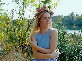 PERFECT BLONDE PLAYING OUTDOOR