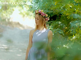 PERFECT BLONDE PLAYING OUTDOOR