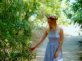 PERFECT BLONDE PLAYING OUTDOOR