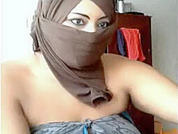 Pakistani Sexy Lady Turns Into An Adult - Cam Model