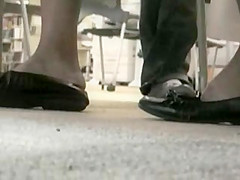 Peeping tom on her feet