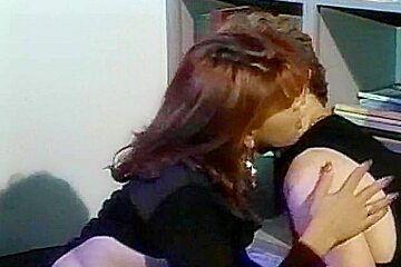 Pretty vintage tranny takes it deep