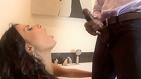 Really sexy latin chick takes bbc