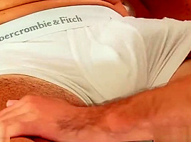 Room service guy gets sucked by a client in spite of him !