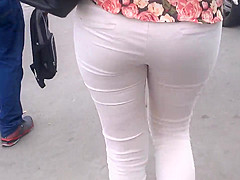 SDRUWS2 - VISIBLE PANTY LINE ON THE STREET
